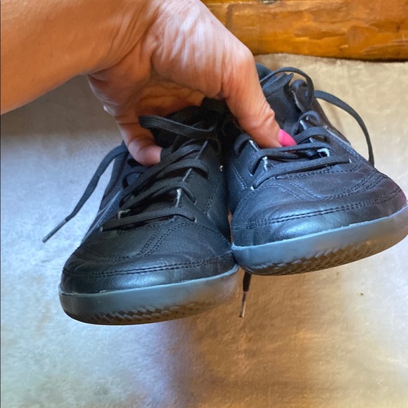 Nike Black leather Sneakers with Sleek Design like new great condition - Picture 2 of 14